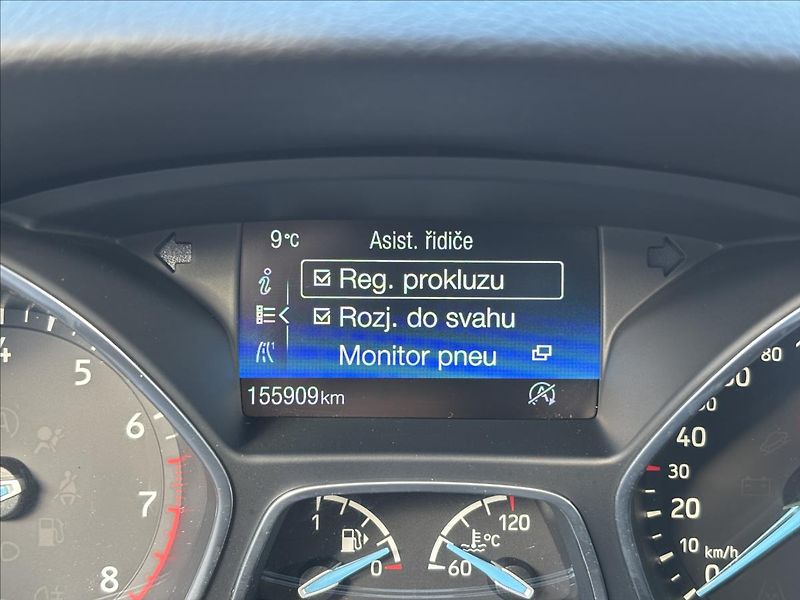 Ford Focus 1,0 EcoBoost RaceRed ST-line - fotka 21 z 33