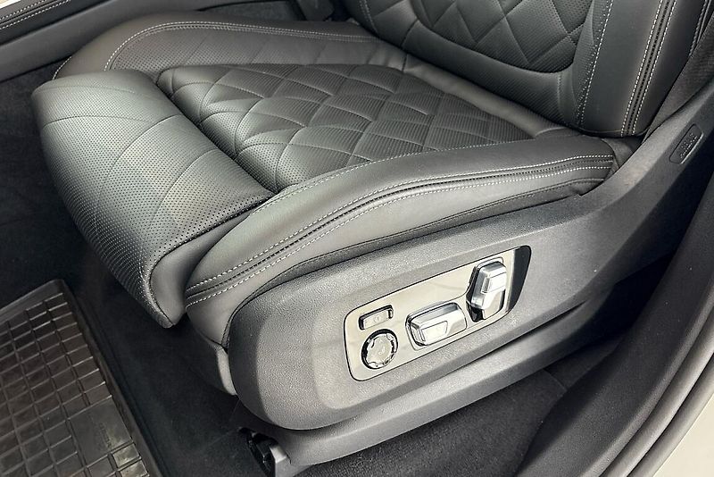 BMW X5 xDrive30d - fotka 7 z 24
