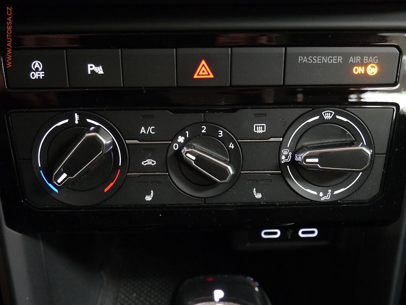 Volkswagen T-Cross (2023) 1.0 TSi, 2.maj,ČR, Life, DSG - fotka 18 z 21