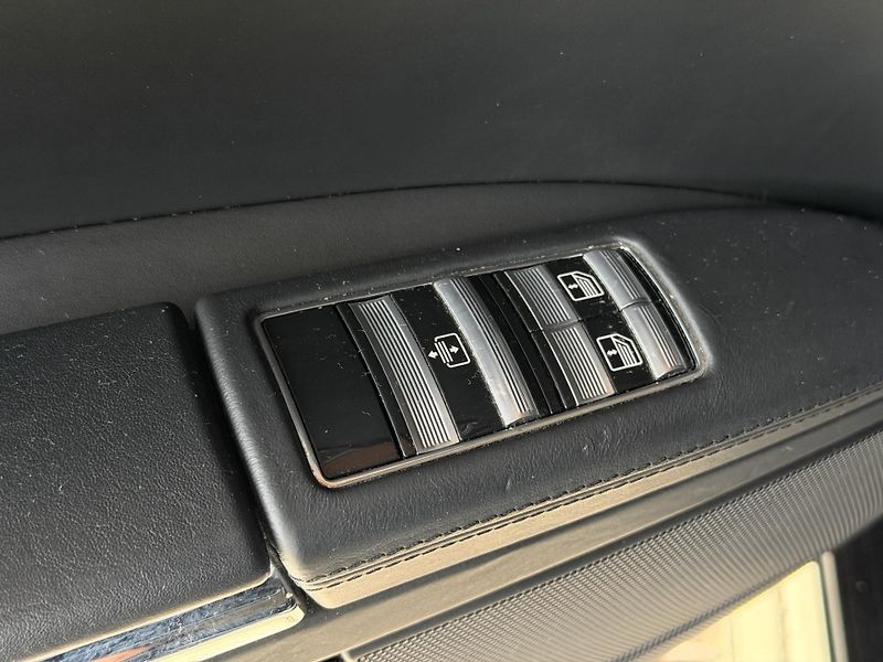 Mercedes-Benz Třídy S S 500 L - fotka 28 z 30