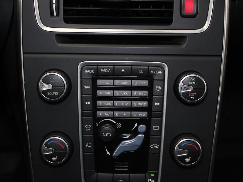 Volvo S60 2,0 D3 110kW MT NAVI Light ČR - fotka 13 z 19