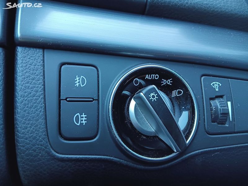 Hyundai i40 1.7 CDTI 100kW - fotka 16 z 34
