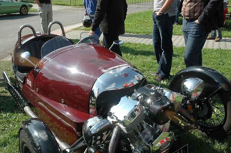 Historická vozidla obsadí o víkendu autodrom. V sobotu se koná tradiční Podzimní Sosnění.