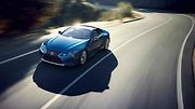 Lexus LC 500 v odstínu Structural Blue.
