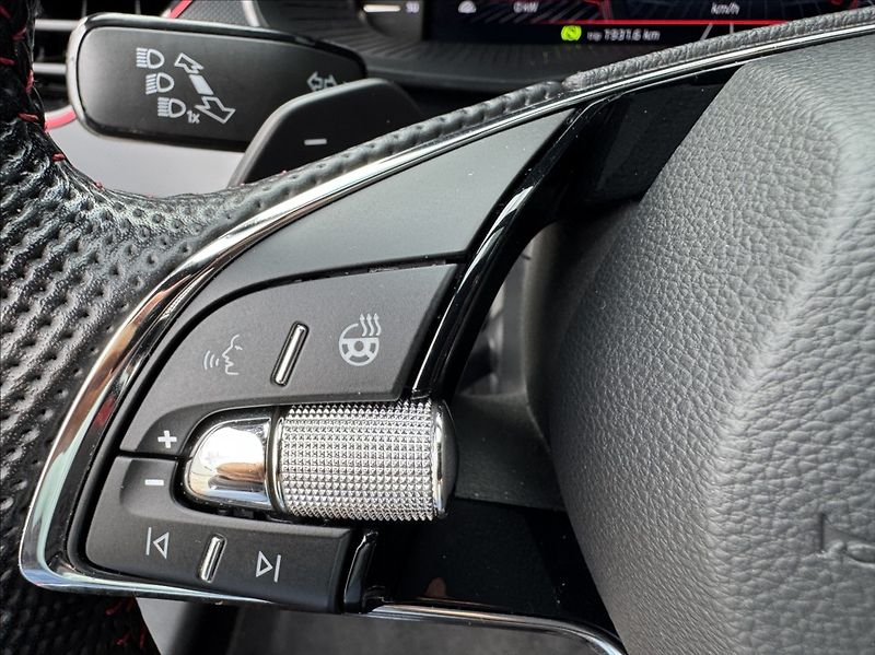 Škoda Scala 1,5 TSI DSG Monte Carlo DPH ČR - fotka 32 z 50