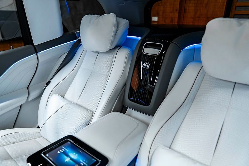Mercedes-Benz GLS 4MATIC Maybach - fotka 24 z 32