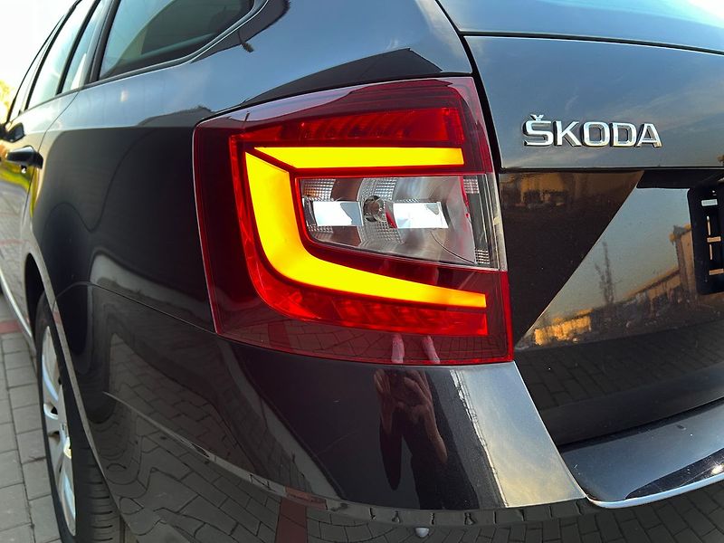 Škoda Octavia 1.6 TDI-DSG-NAVI-PARK.Č - fotka 11 z 46
