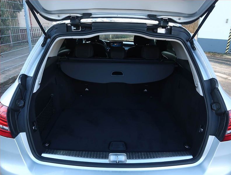 Mercedes-Benz Třídy C (2019) C 200, Automat, Navi, Tempomat - fotka 14 z 24