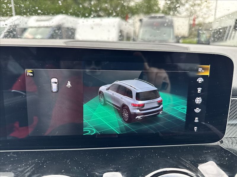 Mercedes-Benz GLB 2,0   AMG 35 - fotka 13 z 15