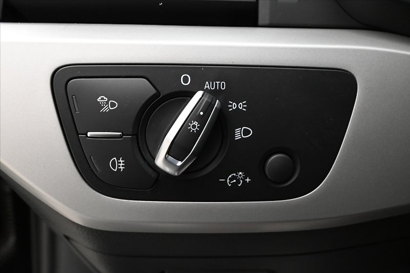 Audi A4 2,0 40TDI 150 kW S-Tronic Záru - fotka 28 z 34