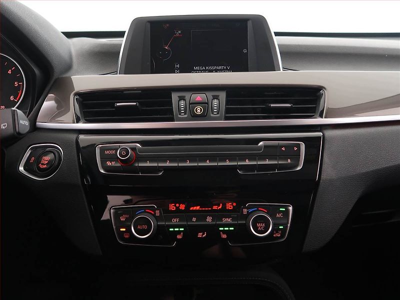 BMW X1 (2016) sDrive18d, Automat, Kůže - fotka 12 z 21
