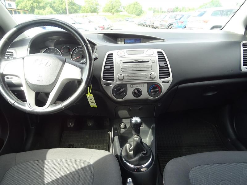Hyundai i20 1,3 57 kW - fotka 15 z 29