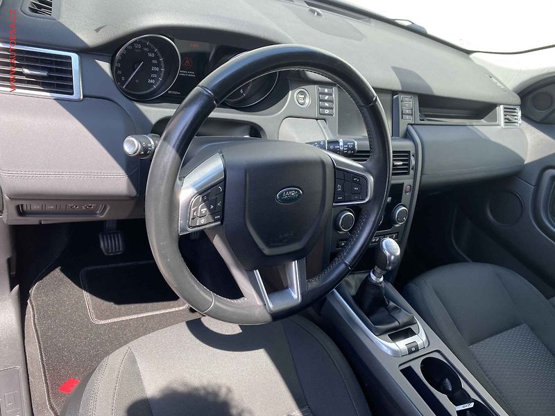 Land Rover Discovery Sport (2017) 2.0 TD4 4x4, Pure, navi - fotka 12 z 17