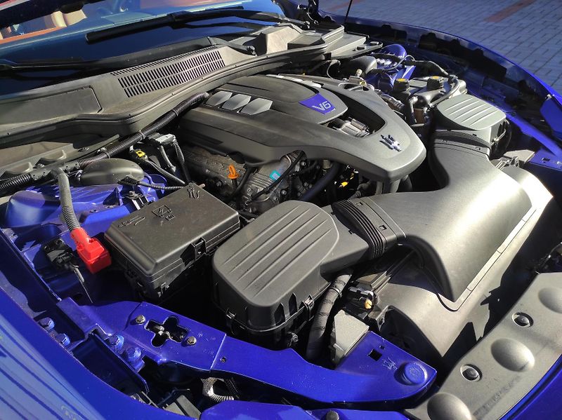 Maserati Ghibli 3.0 V6 316kW S Q4 LIFT, AT - fotka 44 z 48