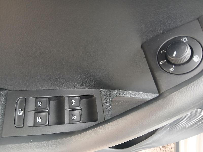Škoda Octavia 2.0 TDi SCOUT 1.MAJ ČR - fotka 9 z 38