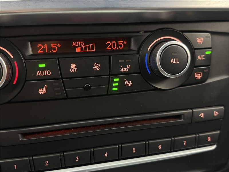 BMW X3 2,0 4X4 DPH M 2XKOLA NAVI ČR - fotka 19 z 36