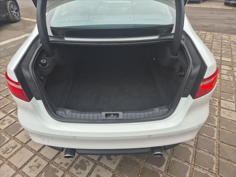 Jaguar XF 3,0 30d R-SPORT - fotka 12 z 20
