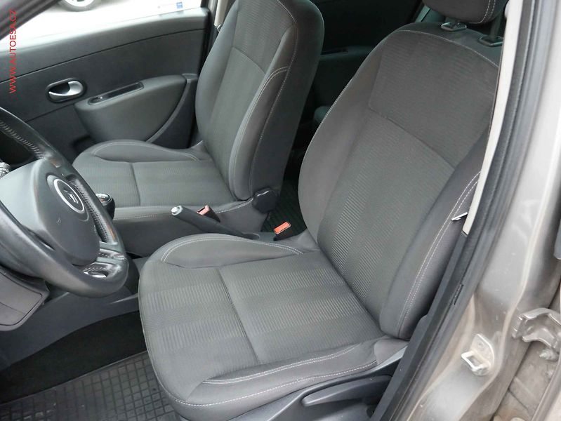 Renault Clio (2012) 1.2 16V, ČR, AC, tempo - fotka 9 z 15