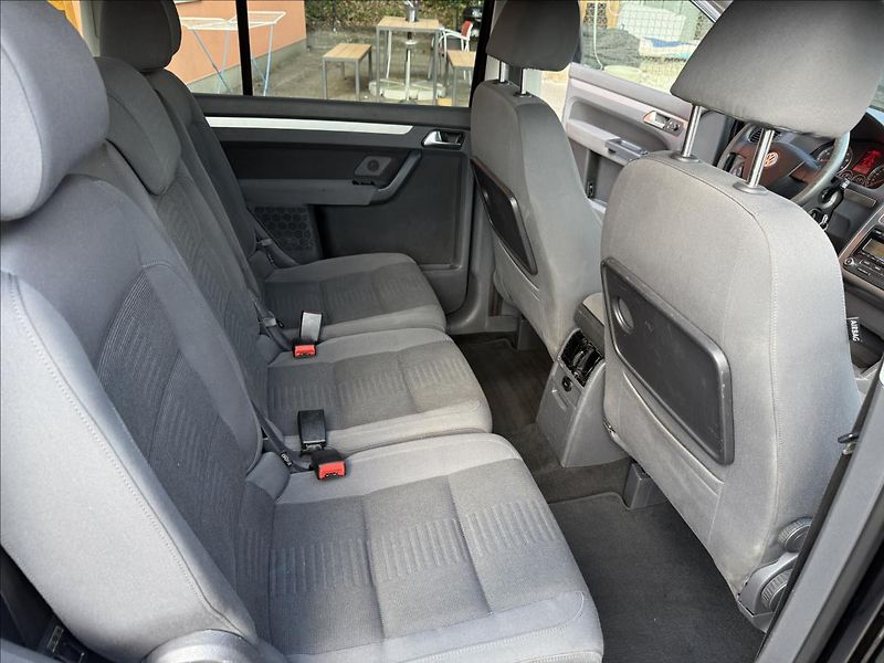Volkswagen Touran 1,4 TSi Higline - fotka 18 z 29