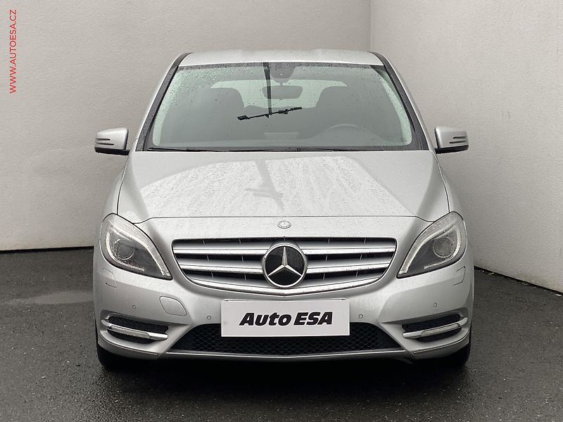 Mercedes-Benz Třídy B (2012) 1.6i B200, AT, bixen, navi, - fotka 2 z 18