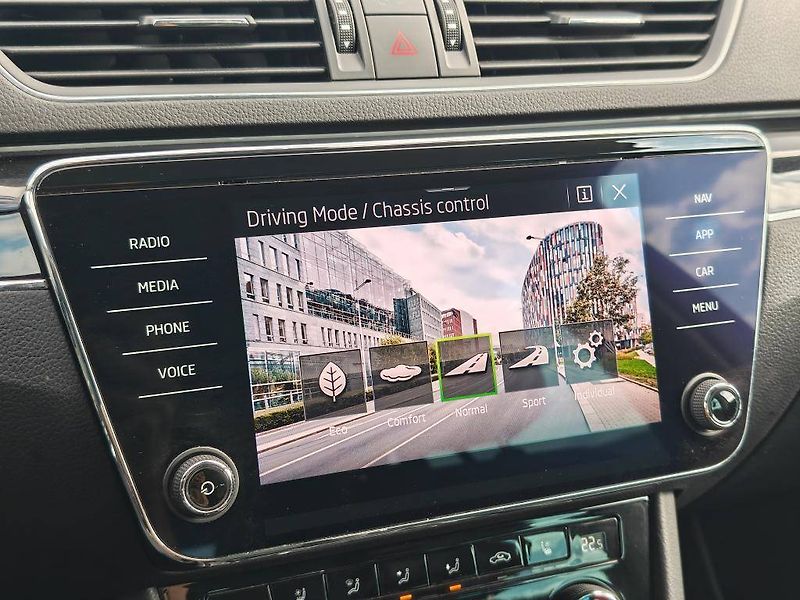 Škoda Superb L&K 7DSG 2,0TDI - fotka 20 z 26