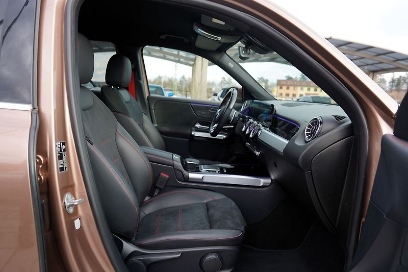 Mercedes-Benz GLB 35 AMG 4Matic/310 PS/ČR - fotka 27 z 44