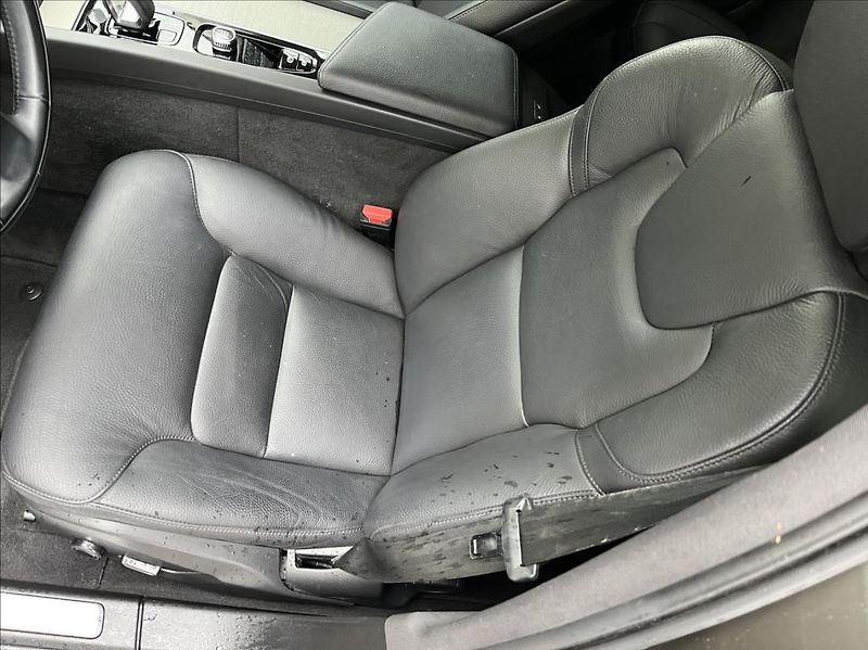 Volvo V60 2,0 CROSS COUNTRY - REZERVACE - fotka 12 z 23