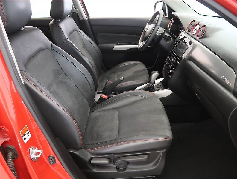 Suzuki Vitara (2015) Elegance 1.4 BoosterJet, 4X4 - fotka 9 z 23