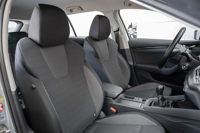 Škoda Octavia 2.0 TDI AMBITION*DPH*ČR 1.MAJ* - fotka 11 z 38