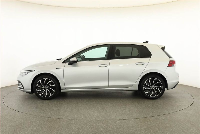 Volkswagen Golf (2024) 1.5 eTSI - fotka 3 z 20