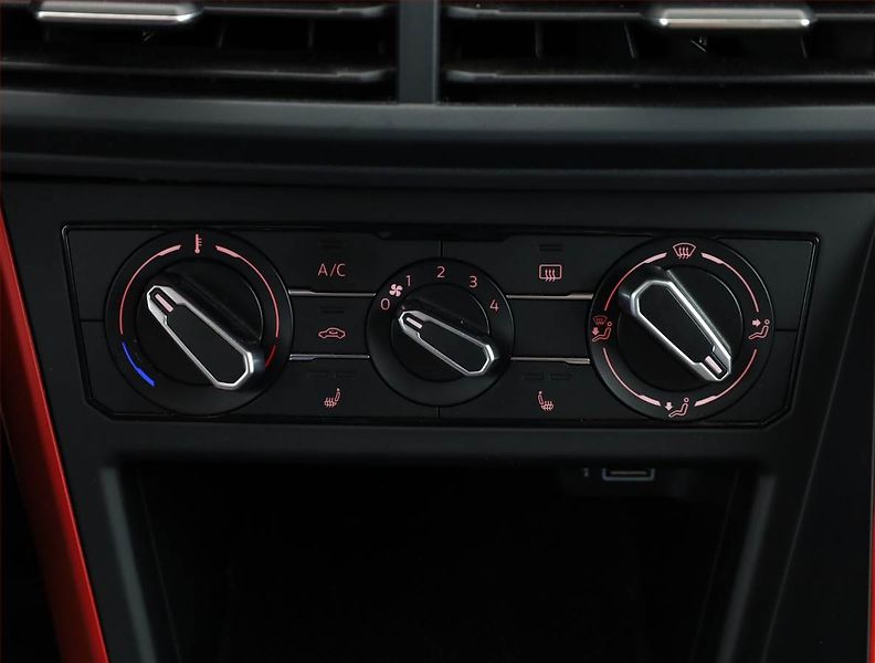 Volkswagen Polo (2018) Beats 1.0 TSI, Serv.kniha - fotka 12 z 17