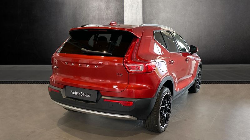 Volvo XC40 MOMENTUM, T3 FWD, 120 kW / 163 - fotka 4 z 27