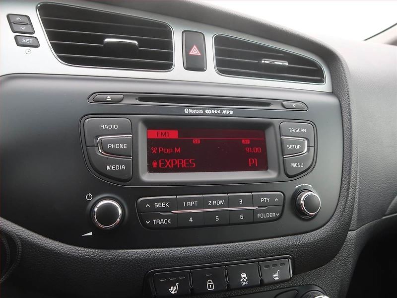 Kia Ceed (2014) Gold 1.4 CVVT, Serv.kniha - fotka 12 z 14