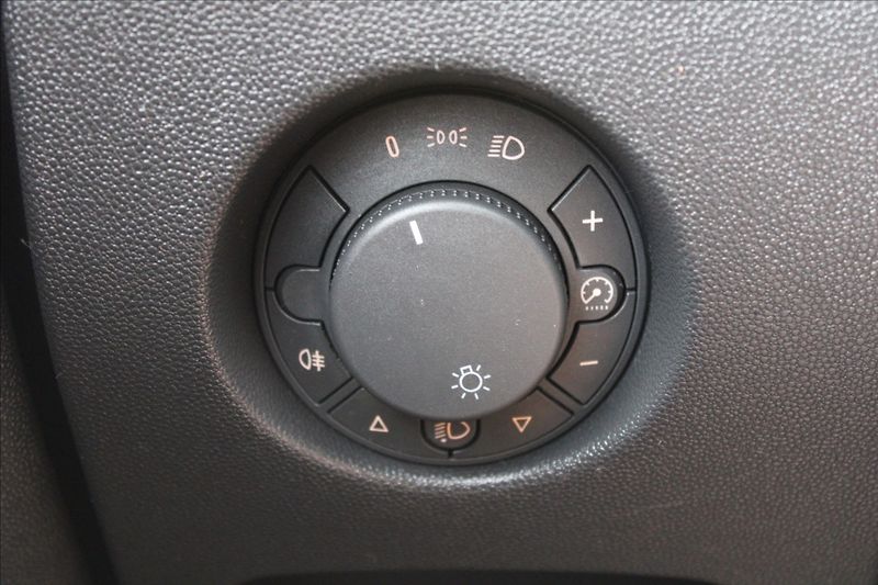 Opel Corsa 1,4 i  KLIMATIZACE, TEMPOMAT - fotka 12 z 24