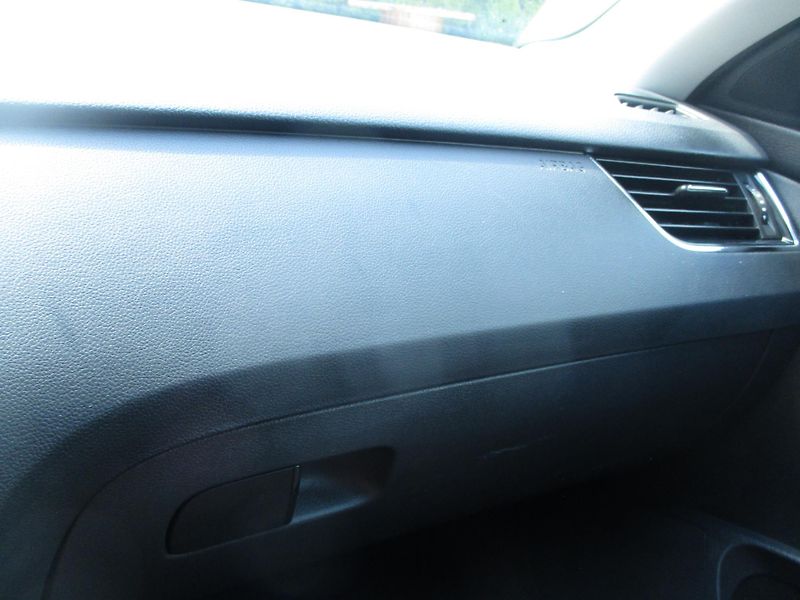 Škoda Octavia 2.0 TDi SCOUT 1.MAJ ČR - fotka 34 z 46