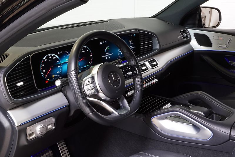 Mercedes-Benz GLE 300d,4matic,AMG,ČR,Tažné,360 - fotka 15 z 36