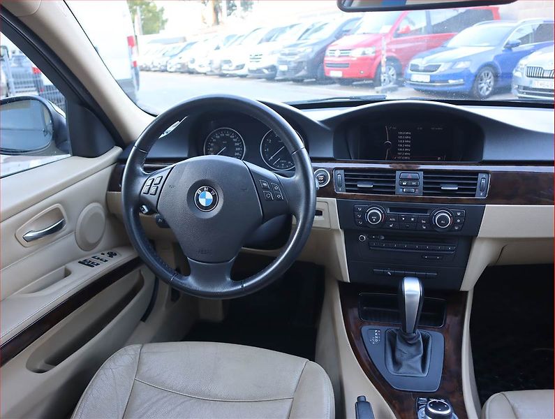 BMW Řada 3 (2010) 330 i, Automat, Serv.kniha - fotka 7 z 20