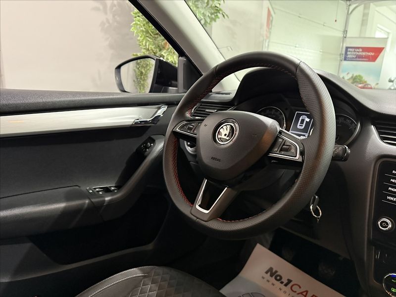 Škoda Octavia 2,0   TDI 110 kW DRIVE LED ACC - fotka 19 z 38