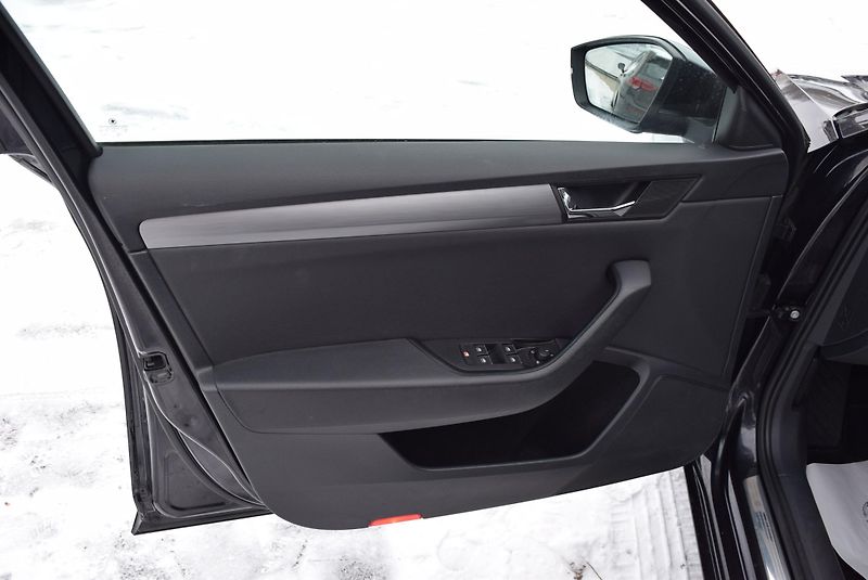Škoda Superb (2017) 1.4TSI 92kwSTYLE XEN NAVI APP  - fotka 20 z 49