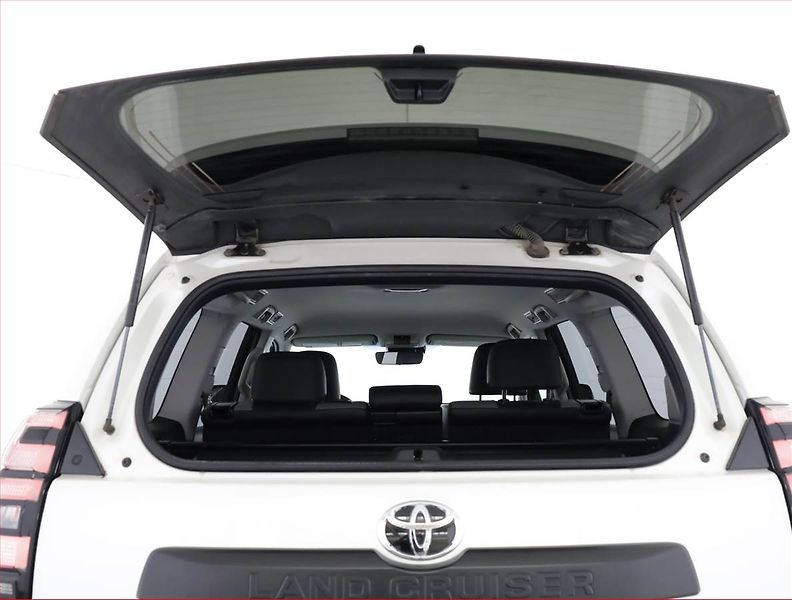 Toyota Land Cruiser (2023) 2.8 D-4D - fotka 21 z 22
