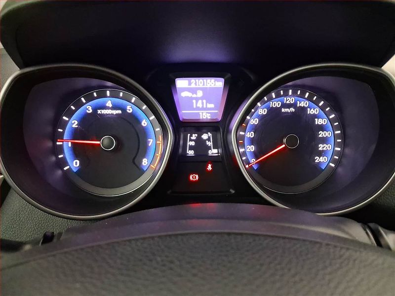 Hyundai i30 (2015) 1.6 MPI - fotka 11 z 19