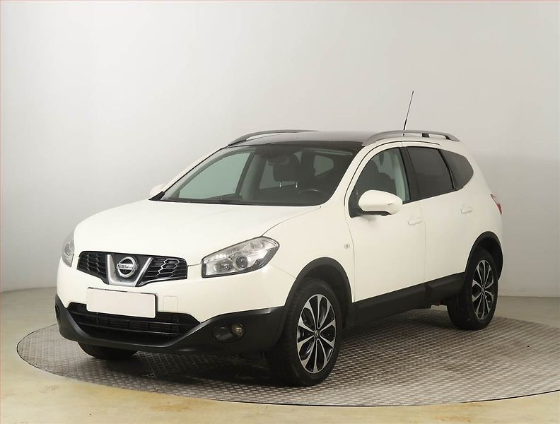 Nissan Qashqai (2012) Acenta 1.6 dCi, 4X4, 7 míst - fotka 2 z 22