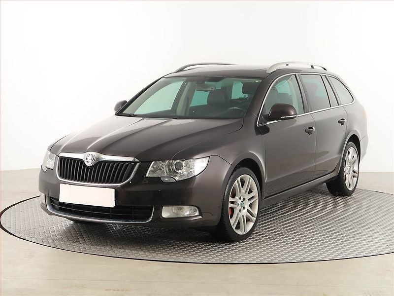 Škoda Superb (2011) Elegance 1.6 TDI, Navi - fotka 2 z 17