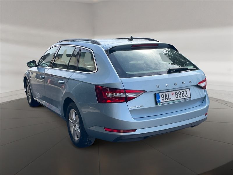 Škoda Superb 2,0 TDI Style AT - fotka 4 z 11