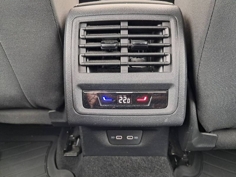 Volkswagen Golf (2022) LIFE 1.5 TSI / 96 kW M6 - fotka 22 z 25