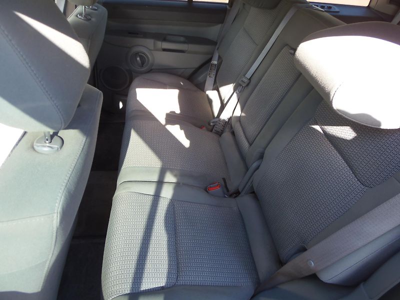 Jeep Commander (2007) 3.7 4x4 7 míst LPG n. nádrž - fotka 11 z 24