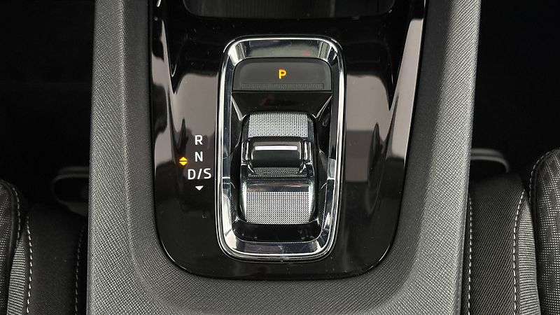 Škoda Octavia 2.0 TDI DSG Style Combi - fotka 22 z 25