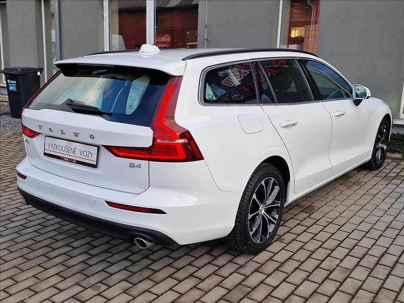 Volvo V60 B4 FWD Momentum Pro,ČR,1.Maj. - fotka 10 z 50