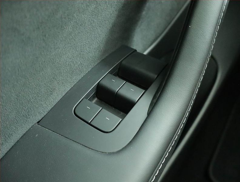 Tesla Model 3 (2021) Long Range 4WD 79kWh, SoH 91% - fotka 16 z 21
