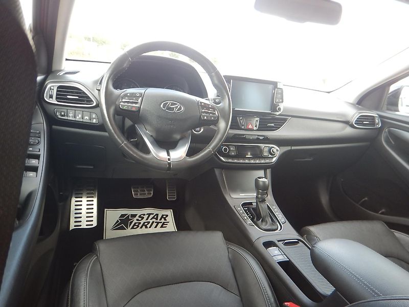 Hyundai i30 FASTBACK, 1.4 GDi TURBO, AUT - fotka 11 z 35